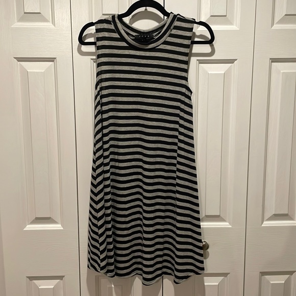 Snap Dresses & Skirts - Snap Black and Gray Striped Dress
